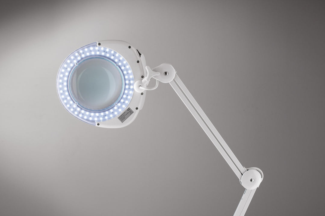 Lampe loupe professionnelle sur pied - Elegance Beauty Suisse